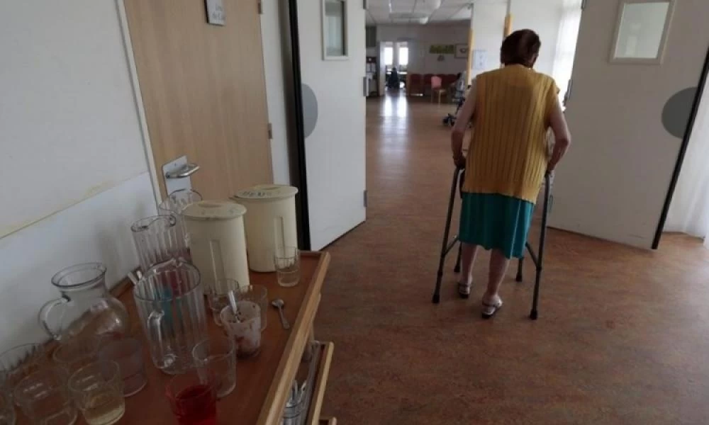 Γαλλία: Επιστρέφει η "ελευθερία" στους ηλικιωμένους που εμβολιάστηκαν